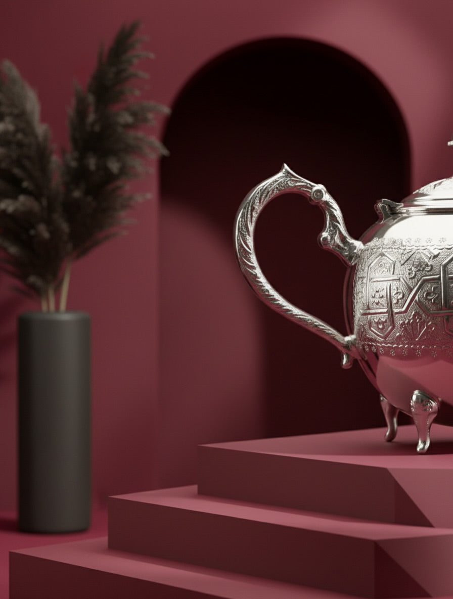Théière Marocaine Fassi en Laiton Nickelé – Motifs Fassi